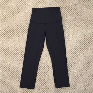 LULULEMON SIZE 4 LEGGINGS